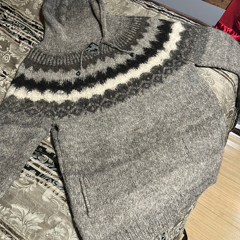 Hand knitter Peruvian alpaca wool sweater.